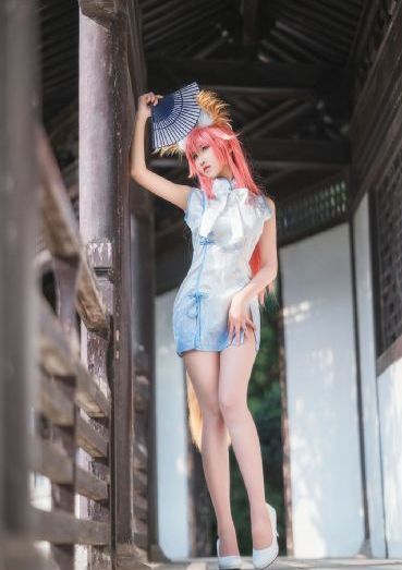 男人边吃奶摸下的激烈视频
